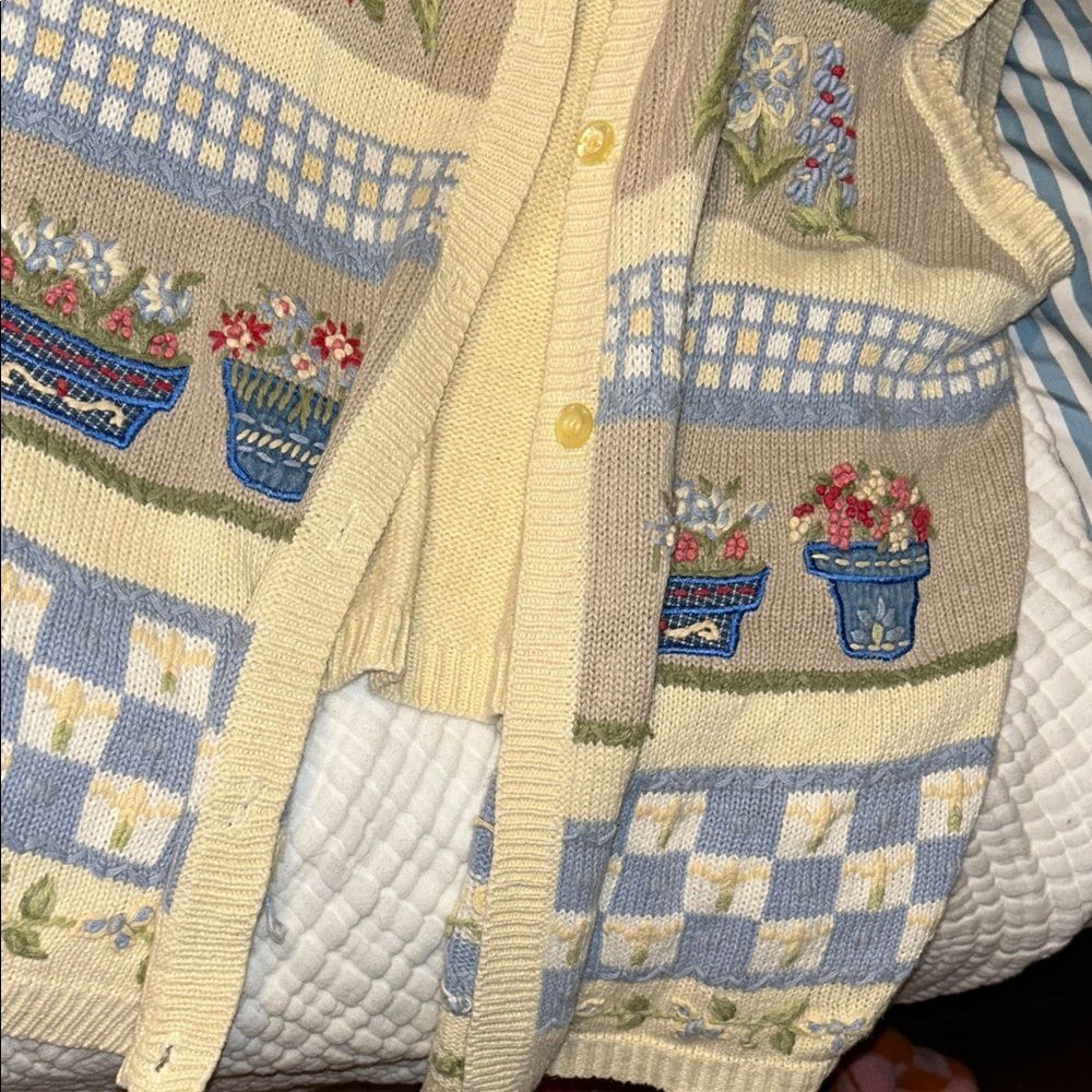 Vintage Floral Knit Vest - Picture 5 of 6